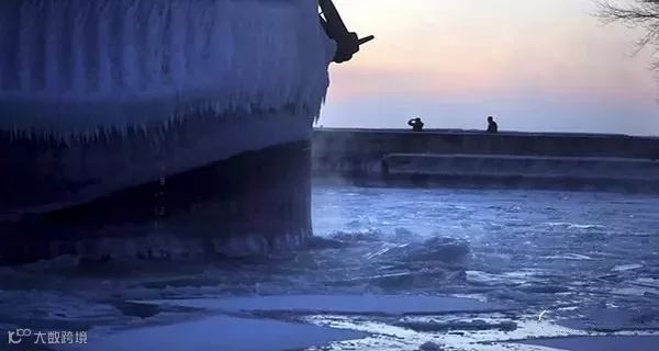 暴风雪来袭！航班取消港口停航公路封锁，美国东部气候恶劣如火星！