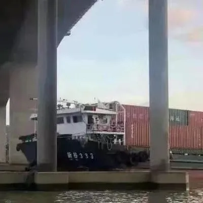 事故丨集装箱船撞上广州一大桥，事发水域临时封航、桥面禁行！