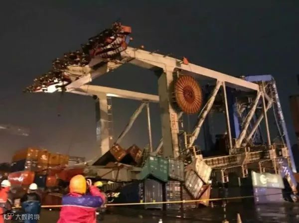 达飞旗下集装箱船撞上码头导致货柜受损船舶被扣，船期已出现严重延误！