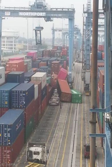 突发!又是龙门吊事故!钢绳断裂集装箱跌落,拖车被砸……