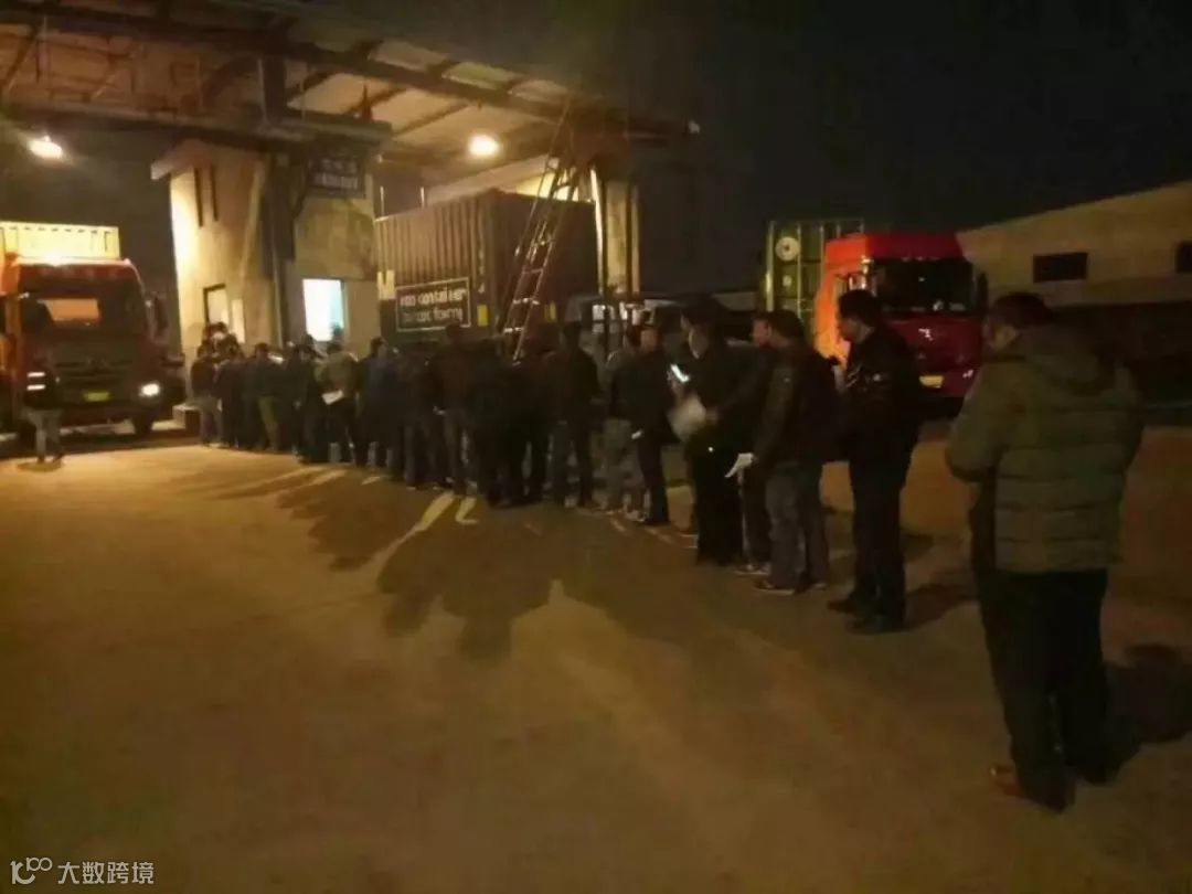 拥堵，大雾塞港，船期延误，爆仓拖车.........外贸和货代企业接下来几天要挺住！