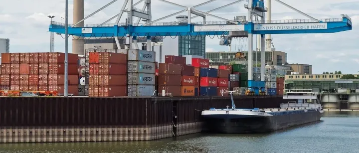 注意！该国港口大罢工！运营面临中断、延误预警！