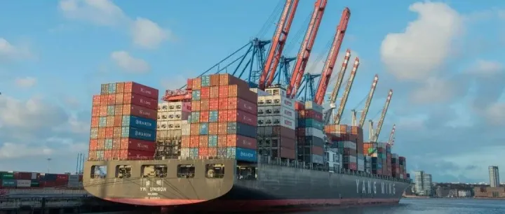 运价加速回落，美西线跌破2000美元！船公司加大停航力度削减服务