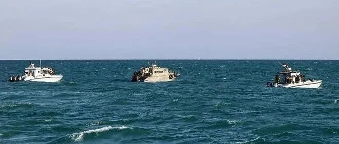 航运危机持续，一货船被20名海盗劫持！索马里海盗再次回归？