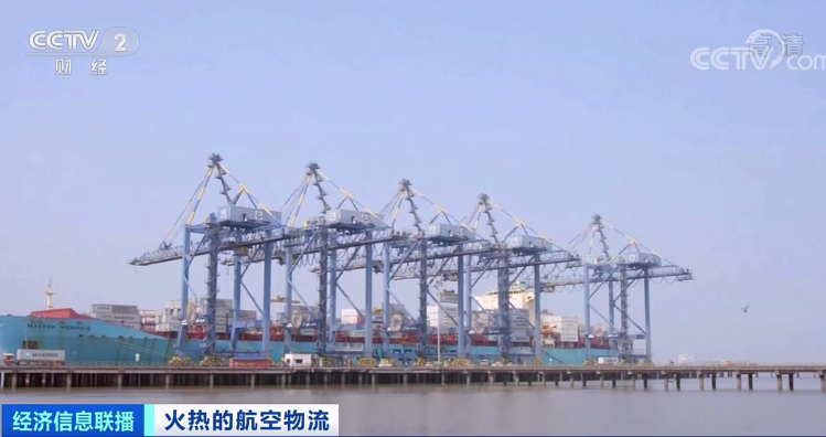 央视：市场空前火爆，空运一舱难求！集装箱运费将持续上涨到年底！