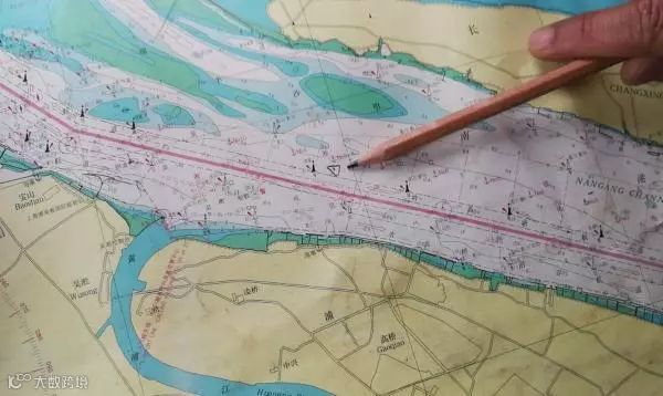 突发丨上海今晨发生沉船事故：海警连夜搜救，3人获救10人失踪，已派潜水员下水探摸