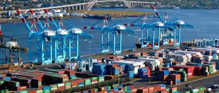 美西港口积压船舶量降至新低，陆侧交通仍严重拥堵！美东港口船舶延误最长达三周