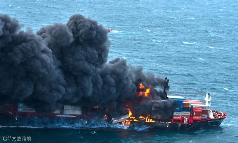 惨！集装箱船连烧5天后爆炸！箱子被大火灾吞噬还有8个落海，已宣布共同海损！