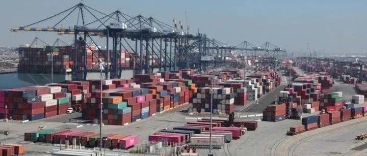 船公司宣布上调运费！今年的运价没有最高只有更高？！