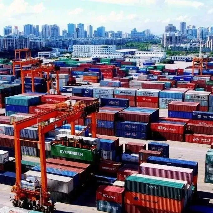 卡车司机罢工已持续四天，该国货物运输中断，港口货物堆积