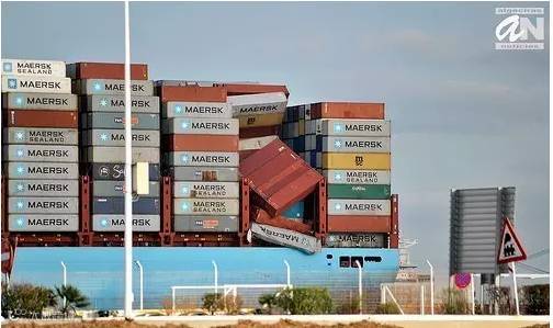 突发丨马士基18000Teu超大集装箱船遭遇恶劣天气43个集装箱丢失,85个集装箱被损坏!