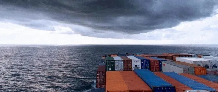 巨亏43.74亿后，又一家集装箱船公司走到了倒闭重组的边缘！