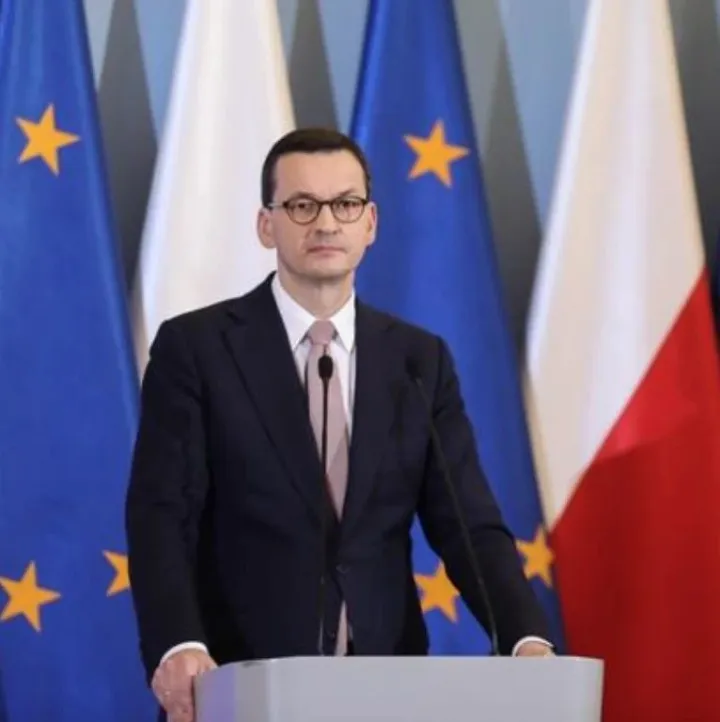 刚刚，波兰宣布封国，关闭边境关闭领空，暂停国际铁路连接！