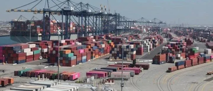 中美航运成本飙升229%，美国准备打击海陆运费！拜登发令镇压海运联盟垄断定价行为