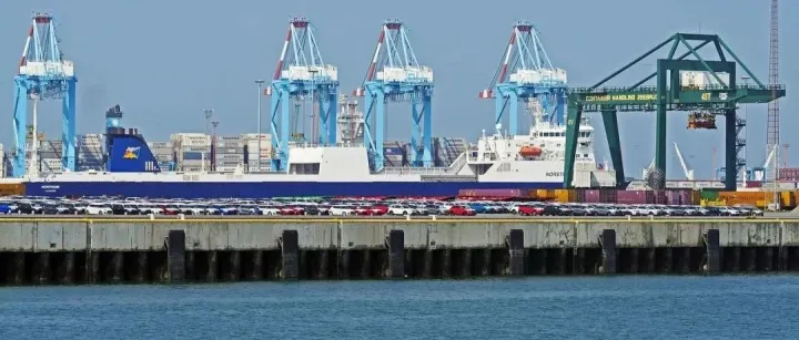 冲击！港口堆成山？还是没逃过...