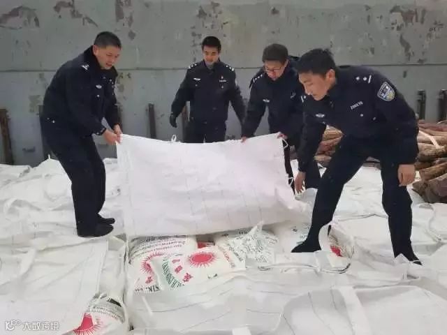 南京海关查获走私白砂糖700余吨!