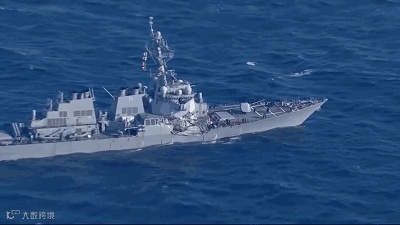 这个周末不太平，驳船事故致31集装箱落水！美驱逐舰再次发生撞船事故！！