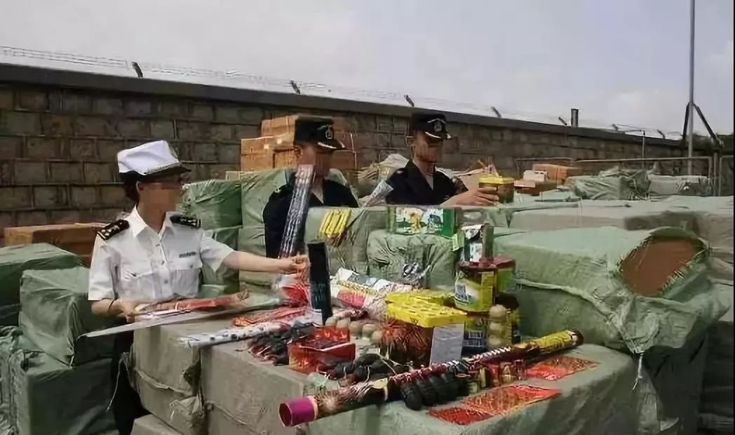 又是危险品瞒报:22.6吨！烟花爆竹！