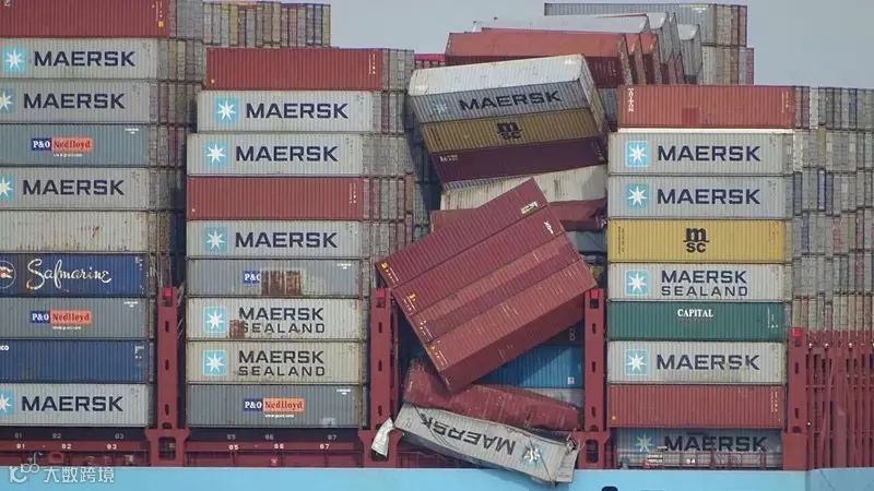 突发丨马士基18000Teu超大集装箱船遭遇恶劣天气43个集装箱丢失,85个集装箱被损坏!