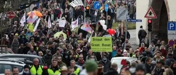 外贸预警！美国多地游行集会，德国、英国上万人反疫情封锁大游行！这些港口被进口货物挤爆……