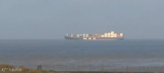 突发！MSC一集装箱船被扣留在海上；另一集装箱船10个货柜掉落海中
