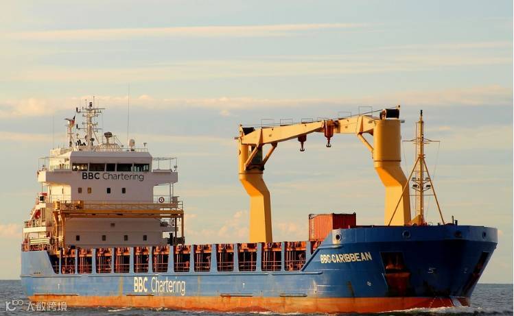 散货船遭海盗袭击,8名船员被绑架!