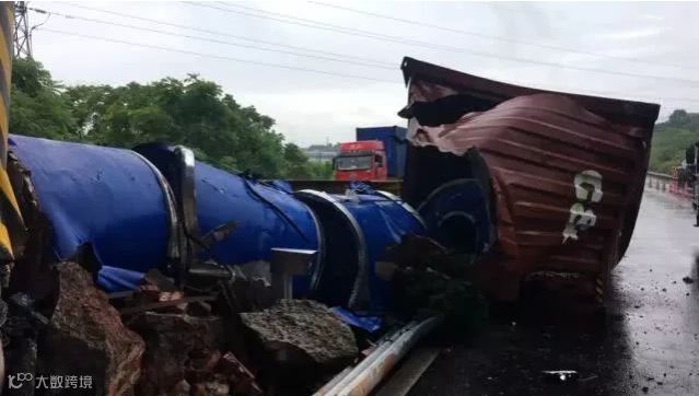 突发!集装箱货车撞坏桥墩,道路将被迫封闭一个月!事故原因又是钢卷捆扎不规范?(附视频)