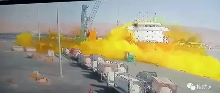 突发！该港一集装箱吊装时掉落爆炸，有毒气体泄漏！致14人死亡，数百人受伤