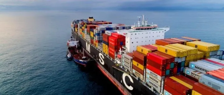 新一轮附加费再给出口商致命一击，运费高企运力短缺，越来越多托运人转向自己租船运货