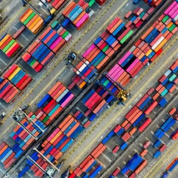 国务院:货车通行费减免10%!政府定价货物港务费降低20%