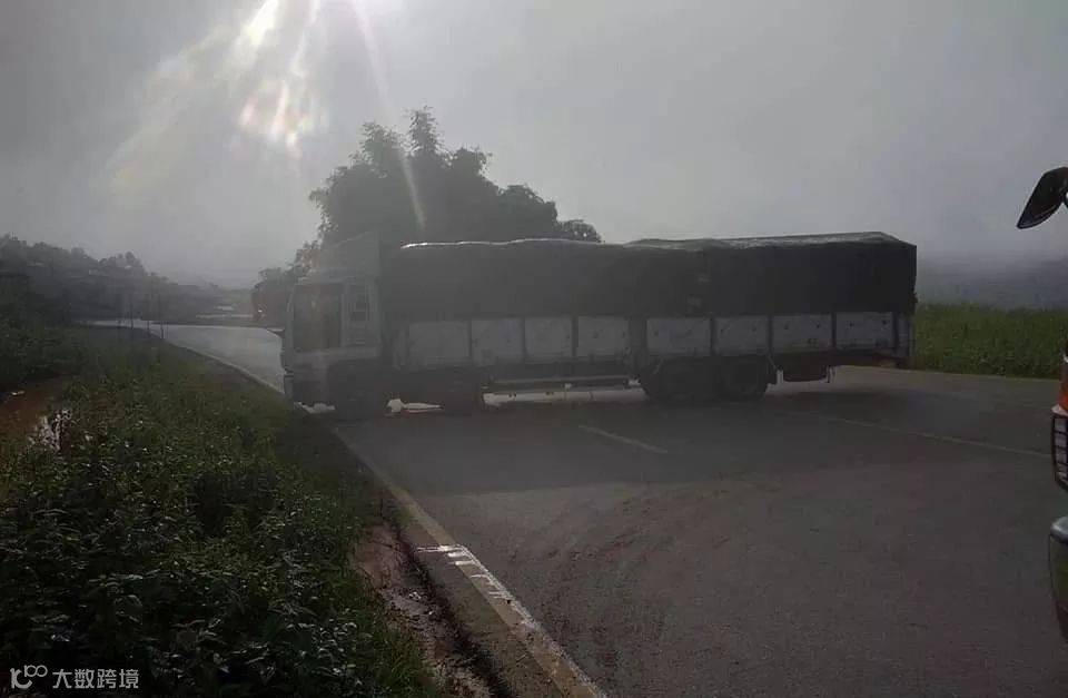 缅甸军事冲突加剧,大量车辆遇袭道路被阻,运费暴涨,近期去往仰光货物需留意!