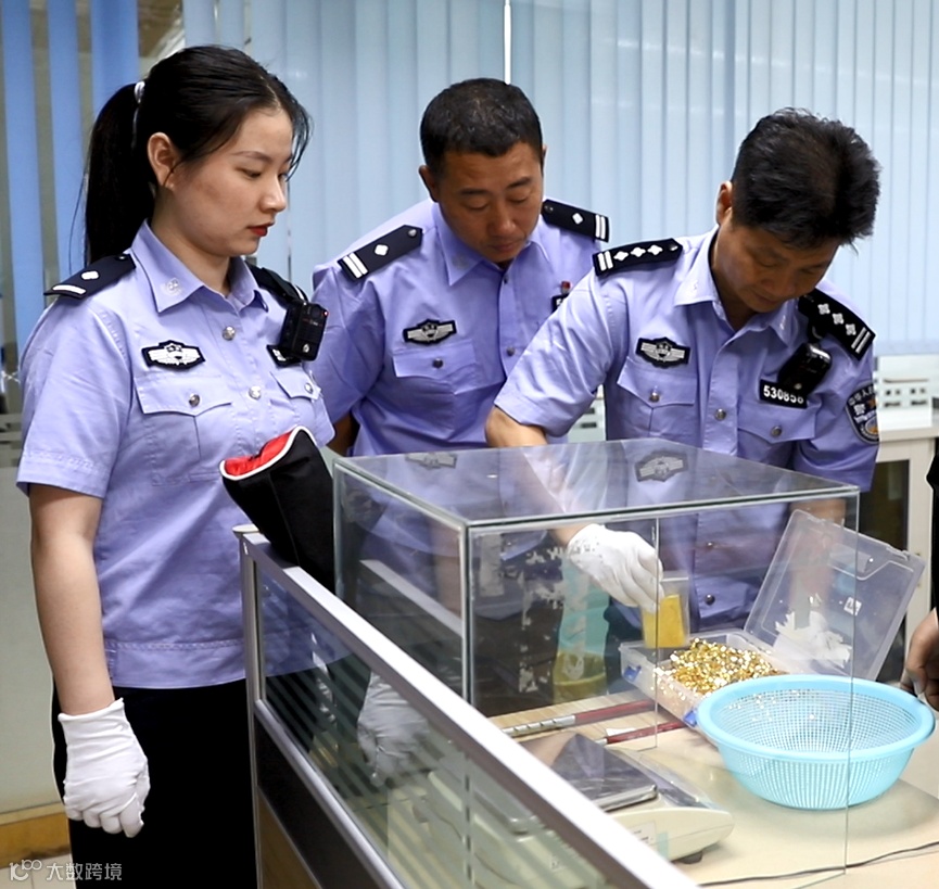 虚假出口智能产品骗取退税1012.87万，12名涉案人员被依法起诉！