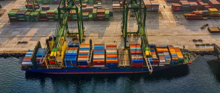 由于运力过剩和需求下滑，预计未来两年集装箱承运人利润将下降80%