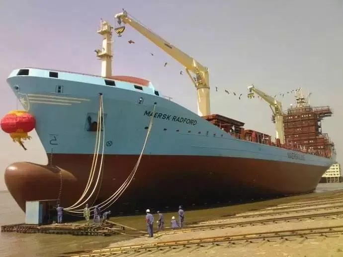 头条丨不愧是业界大哥，马士基为拯救低迷航运推迟9艘14000Teu超大型集装箱船下水!