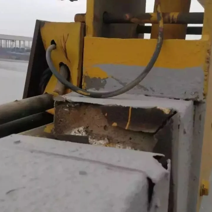 突发丨广州这座桥突然发生塌陷已封桥，外贸货代企业注意拖车绕行！