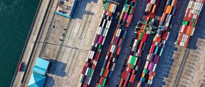 几乎清零！洛杉矶/长滩港外集装箱船排队数量降至两年来最低水平