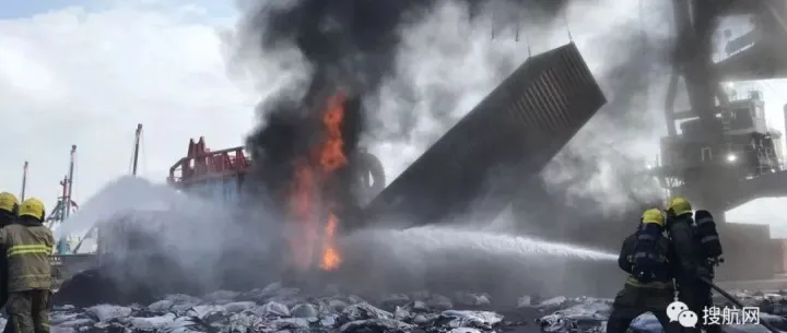 集装箱突发大火在香港一码头连烧10天，又是木炭惹的祸！（附视频）