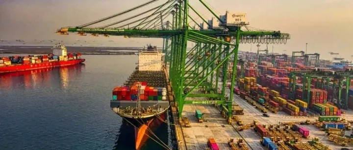 运价继续下行，整体跌幅放缓；未来五周大量航次被取消 (附停航跳港汇总)