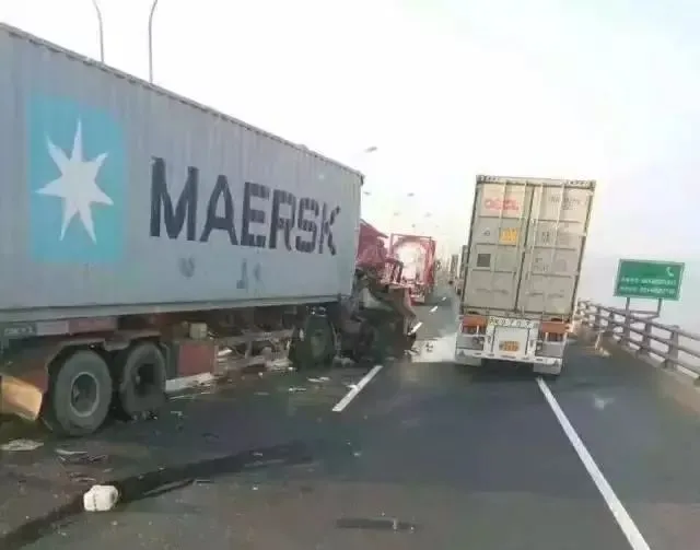 一日之内两起严重事故致两名拖车司机身亡，望广大货主多多理解，勿频繁催促司机！