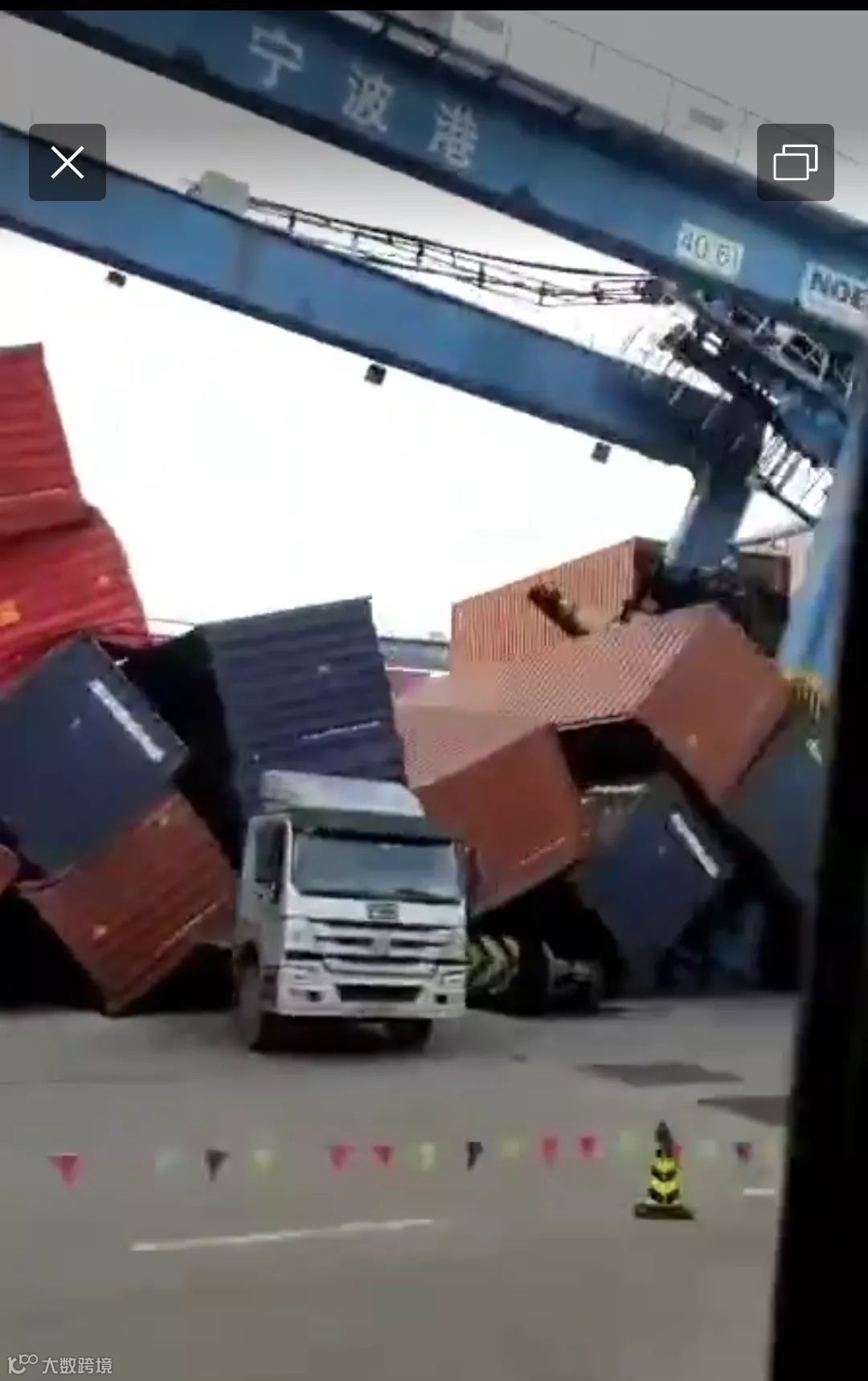 事故丨宁波港龙门吊倒塌大量集装箱被压，又是超重惹的祸？