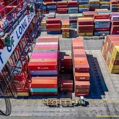 美国前10大港口集装箱进口量飙升25％，疫情之下美国人狂扫中国货