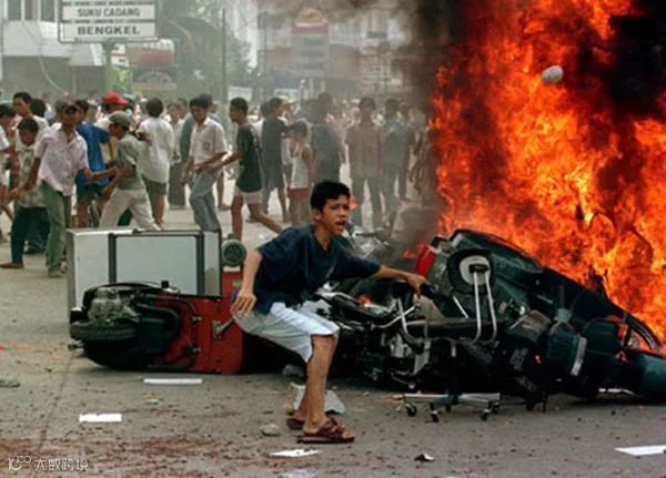 预警丨货币贬值社会动荡清关难，出口这个东南亚国家需做好风险防控！