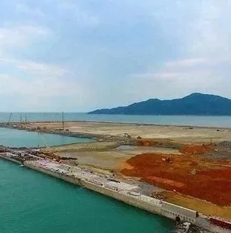 深圳要造一个盐田港，首个泊位水工结构即将完工！