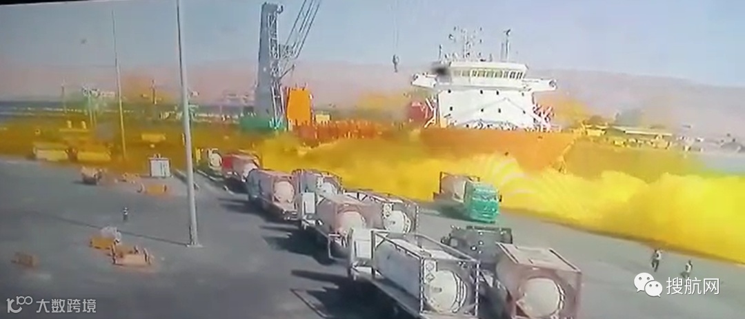 突发！该港一集装箱吊装时掉落爆炸，有毒气体泄漏！致14人死亡，数百人受伤