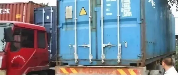 集装箱拉运800多万件假证，重量超20吨，这个假证商贩有点厉害