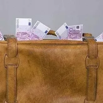 新“避税天堂”：曾主导打击逃税而今最适合藏钱
