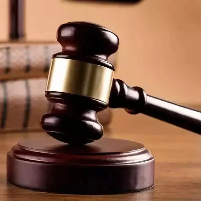 货主在货物运输途中要求退运或者改港，造成的损失该由谁承担？