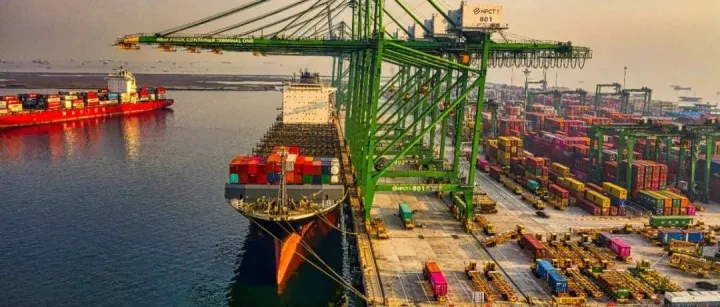 韩国政府宣布斥资22亿美元支持该国航运公司，以应对航运市场低迷