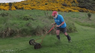 割草机器人热销！成庭院清理刚需