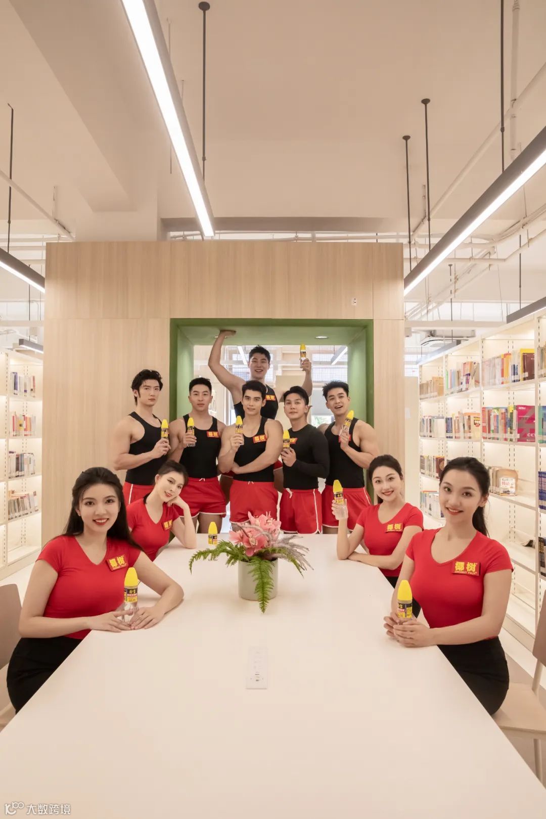 在争议中再创新高，对话椰树直播间CEO：传统品牌如何与年轻人玩在一起？